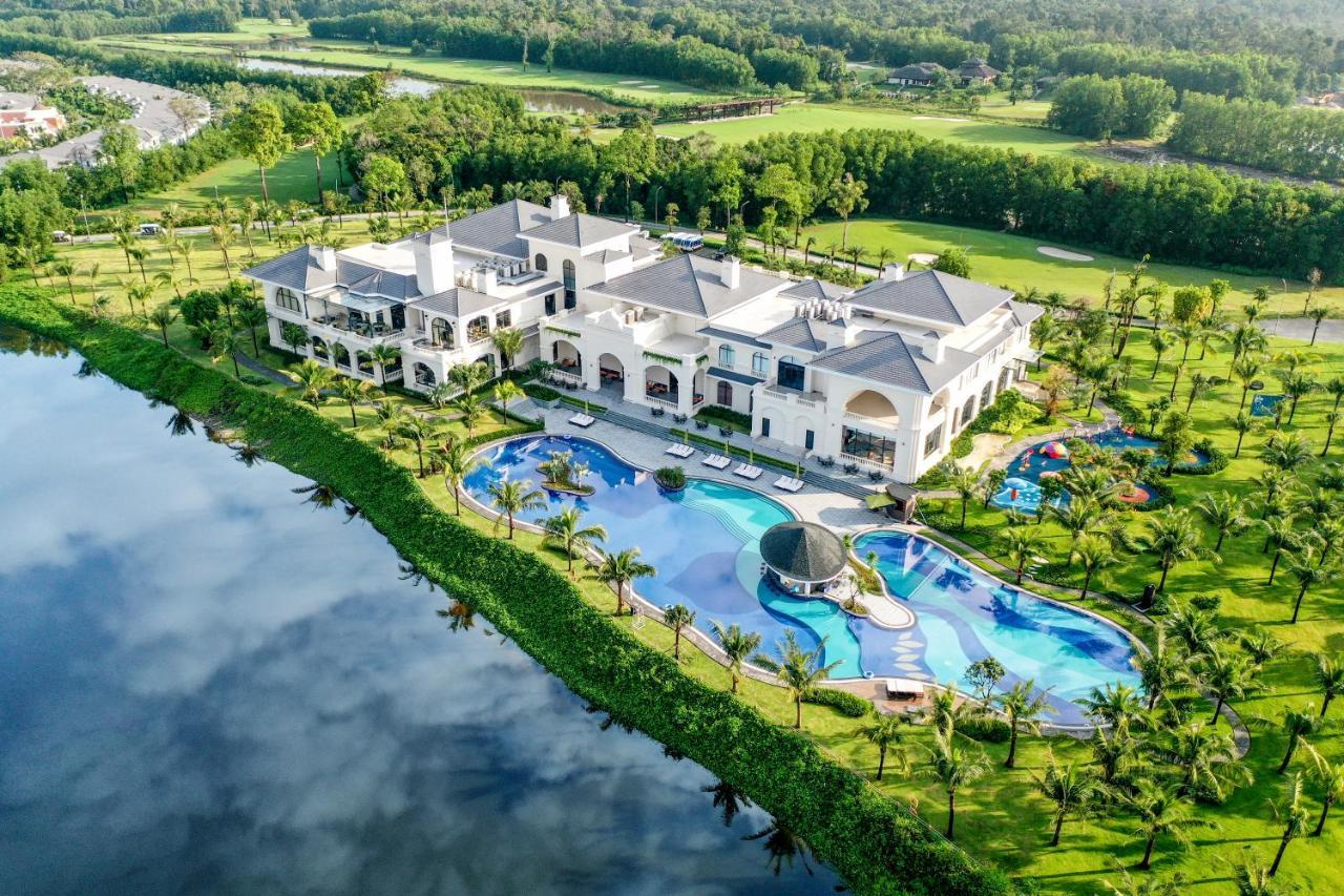 Vinpearl Wonderworld Phu Quoc Hotel Exterior photo The clubhouse at the Royal Hills Golf Resort and Spa