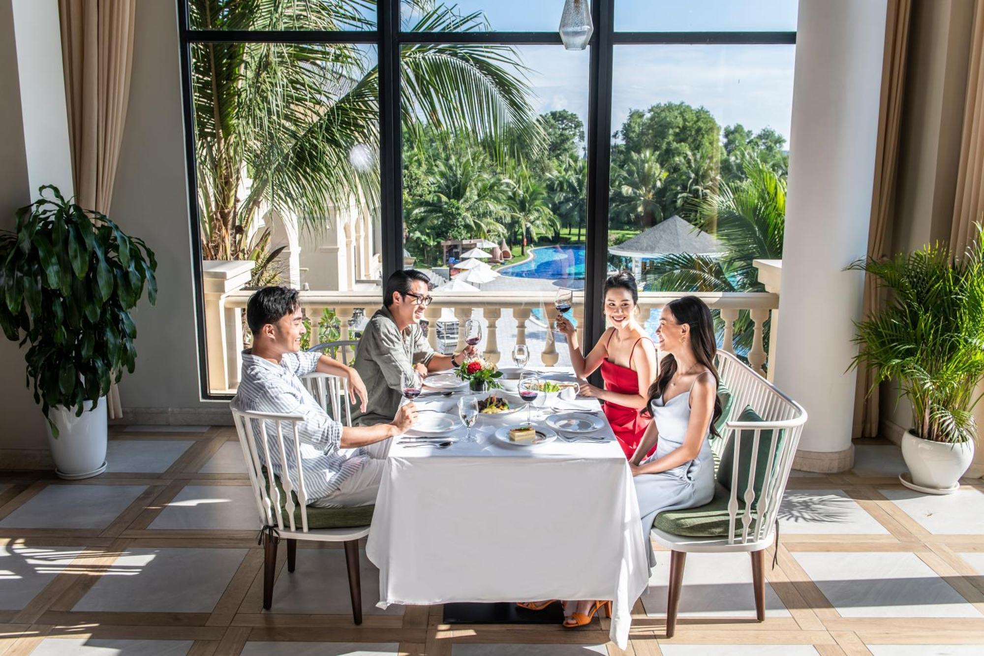 Vinpearl Wonderworld Phu Quoc Hotel Exterior photo The restaurant at the hotel