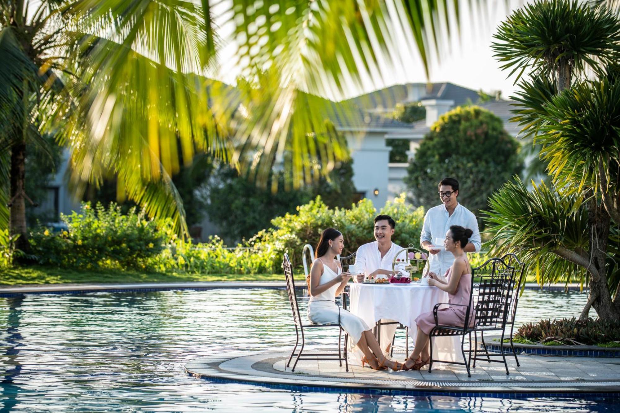 Vinpearl Wonderworld Phu Quoc Hotel Exterior photo The pool at Vinpearl Hotel Nha Trang